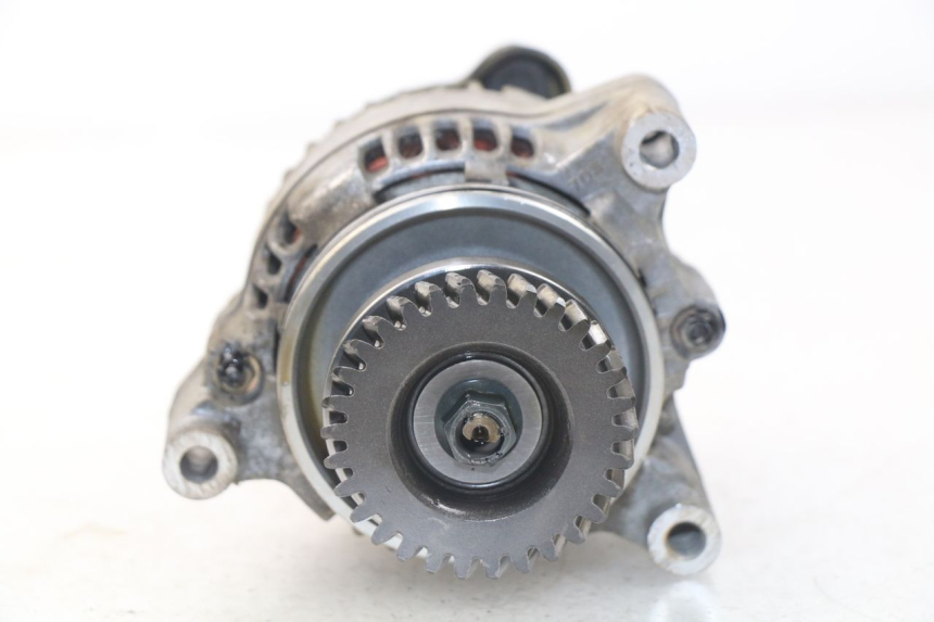 photo de ALTERNADOR SUZUKI GSX-F GSXF 600 (1998 - 2004) - Estado de la superficie y material