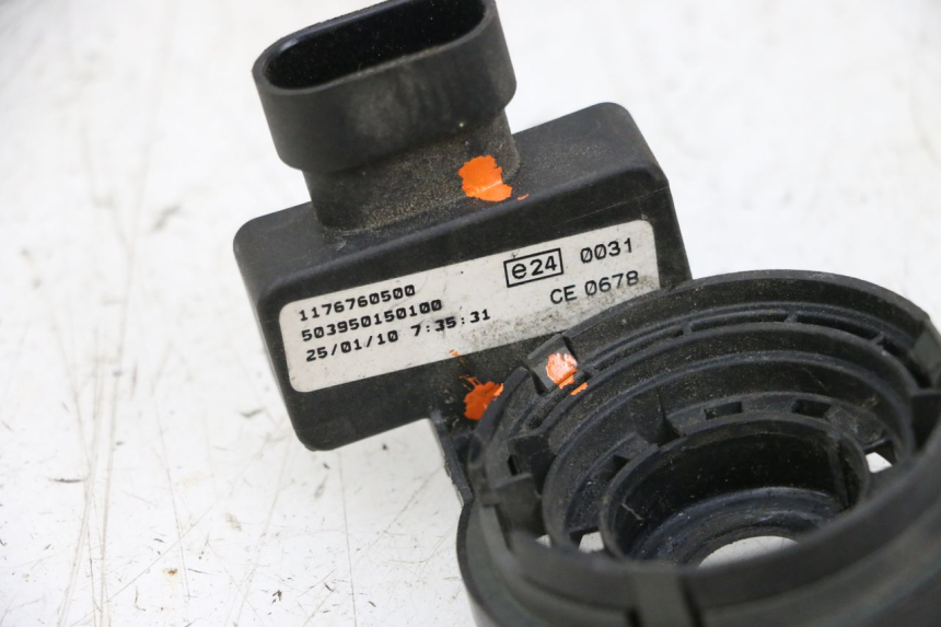 photo de ANTENA TRANSPONDEDOR PEUGEOT GEOPOLIS 400 (2007 - 2013) - Detalle de la pieza