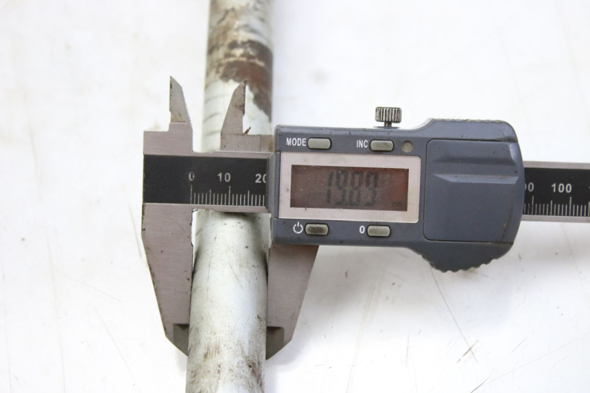 photo de EJE BRAZO OSCILANTE HONDA CBF 500 (2004 - 2007)