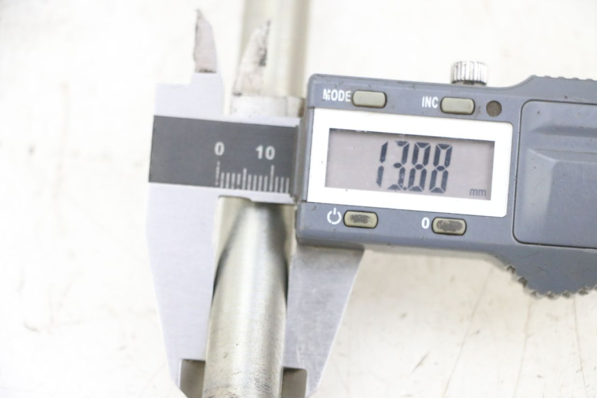 photo de EJE BASCULANTE KSR CODE 125 (2018 - 2020) - Detalle de la pieza