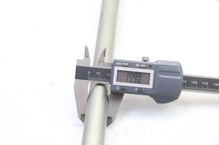photo de EJE BASCULANTE YAMAHA FZ6 FAZER S2 600 (2007 - 2011)