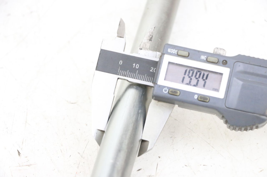 photo de EJE BASCULANTE SUZUKI GSF N BANDIT 600 (1996 - 1999) - Otra perspectiva