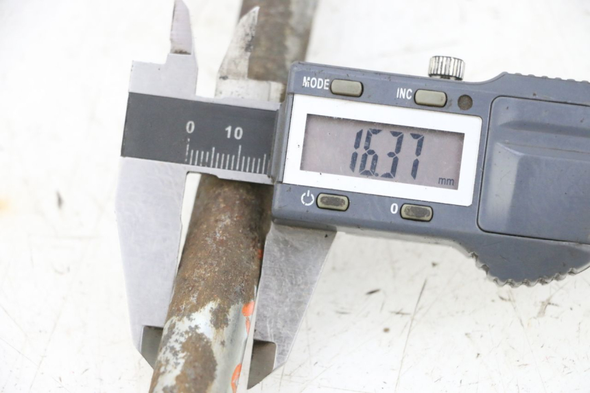 photo de EJE BASCULANTE YAMAHA YFM R RAPTOR 250 (2008 - 2014) - Detalle de la pieza