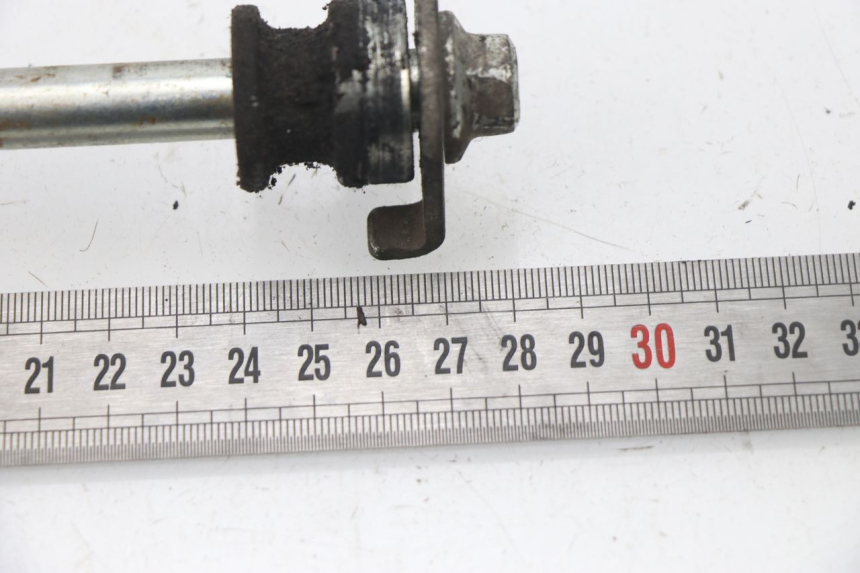 photo de EJE RUEDA TRASERO HONDA CBF 125 (2009 - 2015)