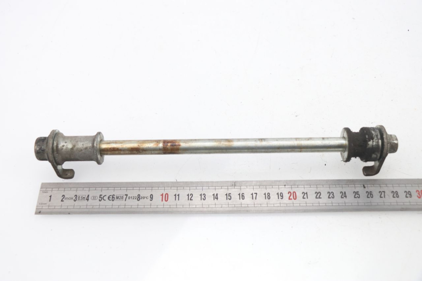 photo de EJE RUEDA TRASERO HONDA CBF 125 (2009 - 2015)