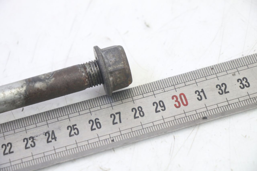 photo de EJE RUEDA TRASERO HONDA CBF 125 (2009 - 2015)