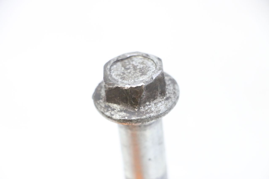 photo de EJE RUEDA TRASERO KSR CODE 125 (2018 - 2020) - Otra perspectiva