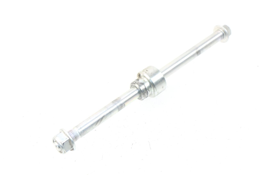 photo de EJE RUEDA TRASERO HONDA CRF-F CRF F 110 (2019 - 2022) - Primer plano técnico