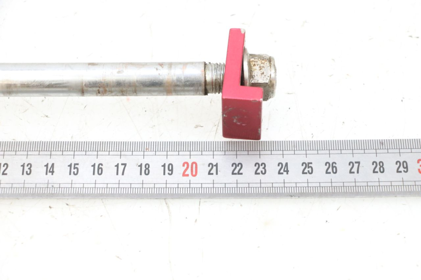 photo de EJE DE RUEDA TRASERA CCR DIRT BIKE 125 - Zoom estado de uso