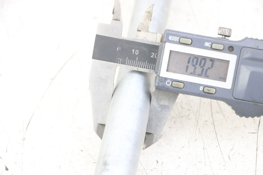 photo de EJE RUEDA TRASERO KAWASAKI ER-6 ER6 N 650 (2012 - 2016)
