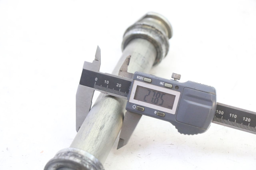 photo de EJE RUEDA TRASERO YAMAHA FZ6 FAZER S2 600 (2007 - 2011)