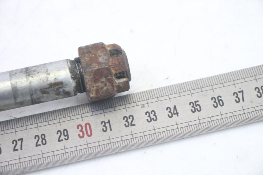 photo de EJE RUEDA TRASERO KAWASAKI GPX R WARBIRD 600 (1988 - 1993) - Otra perspectiva