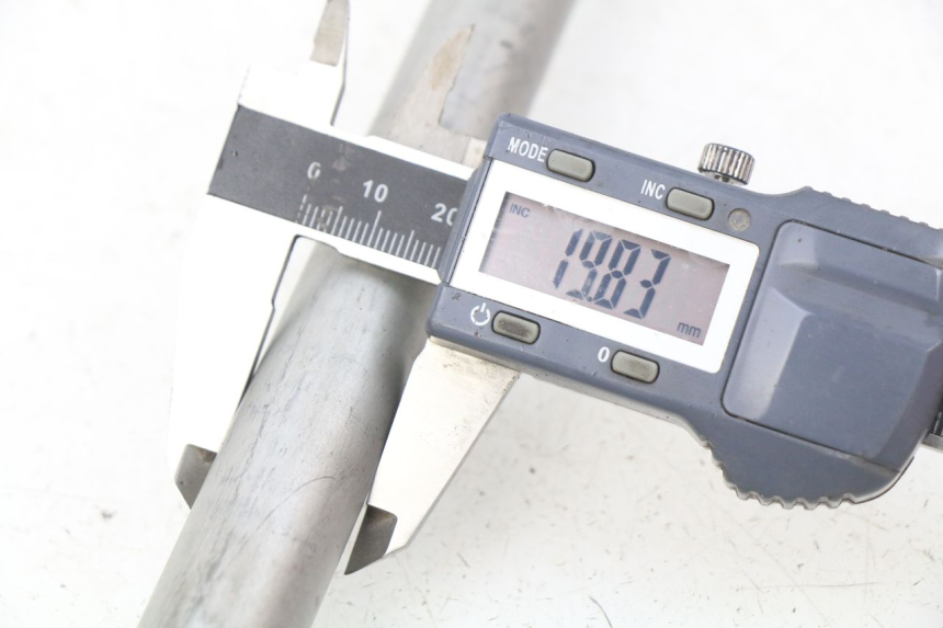 photo de EJE RUEDA TRASERO HONDA CBRF CBR-F PC41 600 (2011 - 2013)