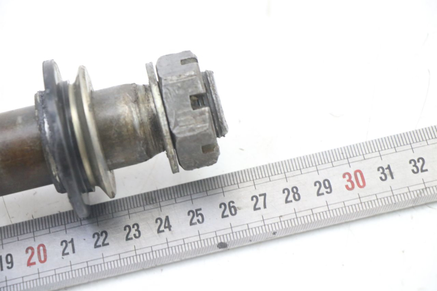 photo de EJE RUEDA TRASERO KAWASAKI KX F KXF 450 (2009 - 2011)