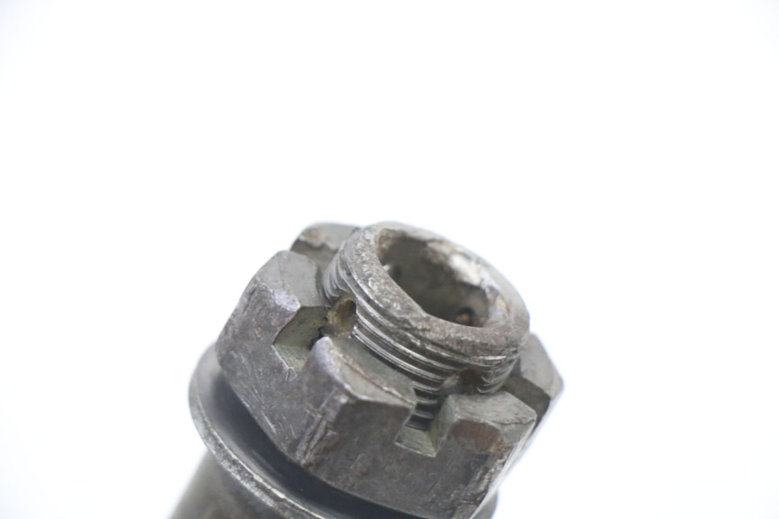 photo de EJE RUEDA TRASERO KAWASAKI KX F KXF 450 (2009 - 2011)