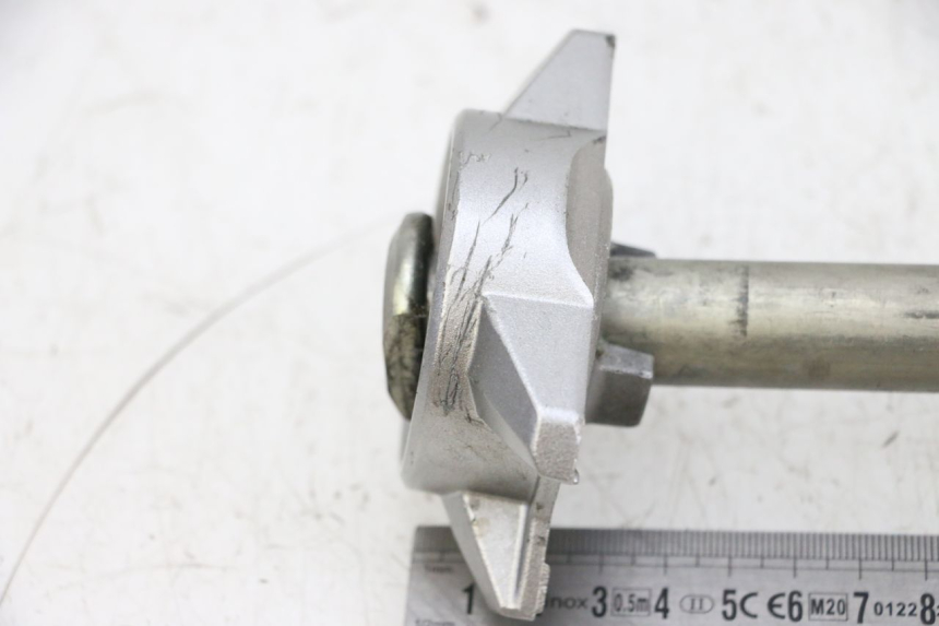 photo de EJE RUEDA TRASERO YAMAHA MT-07 MT07 ABS 700 (2018 - 2020) - Detalle de la pieza