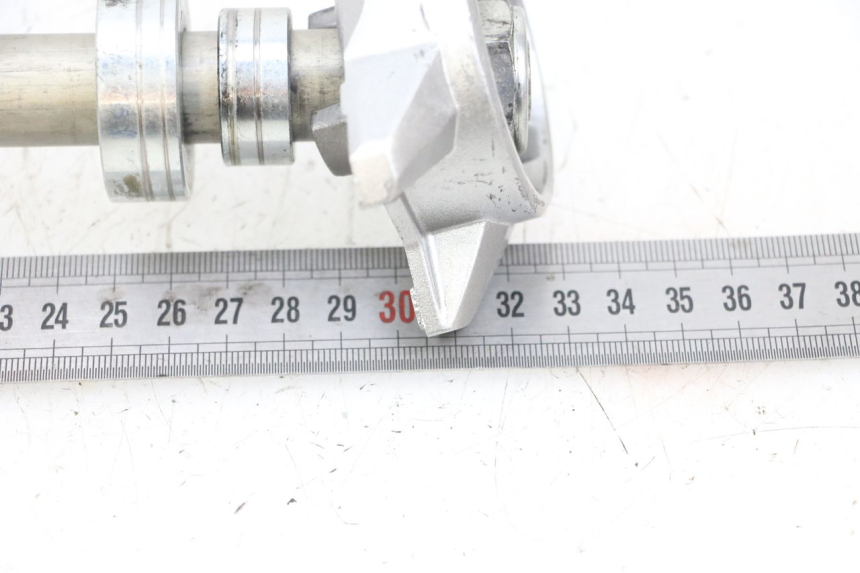 photo de EJE RUEDA TRASERO YAMAHA MT-07 MT07 ABS 700 (2018 - 2020) - Otra perspectiva