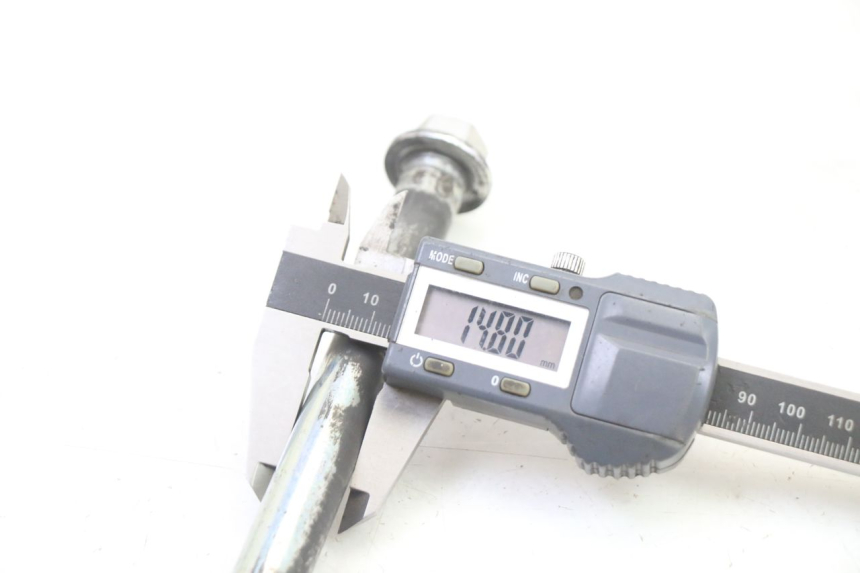 photo de EJE DE RUEDA TRASERA APOLLO RXF 125