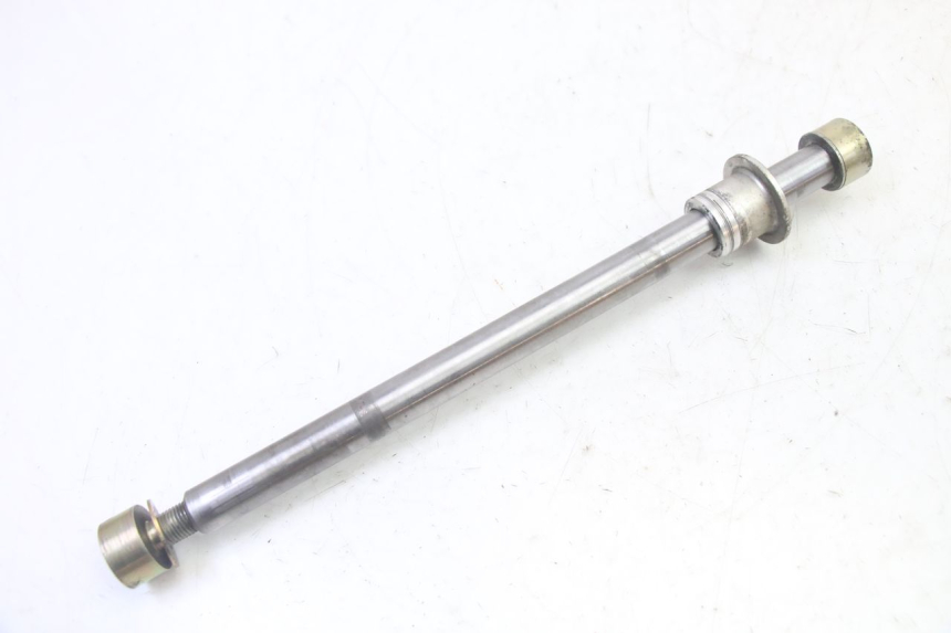 photo de EJE RUEDA TRASERO TRIUMPH SPRINT 900 (1995 - 1998)