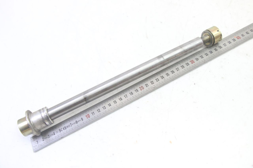 photo de EJE RUEDA TRASERO TRIUMPH SPRINT 900 (1995 - 1998)