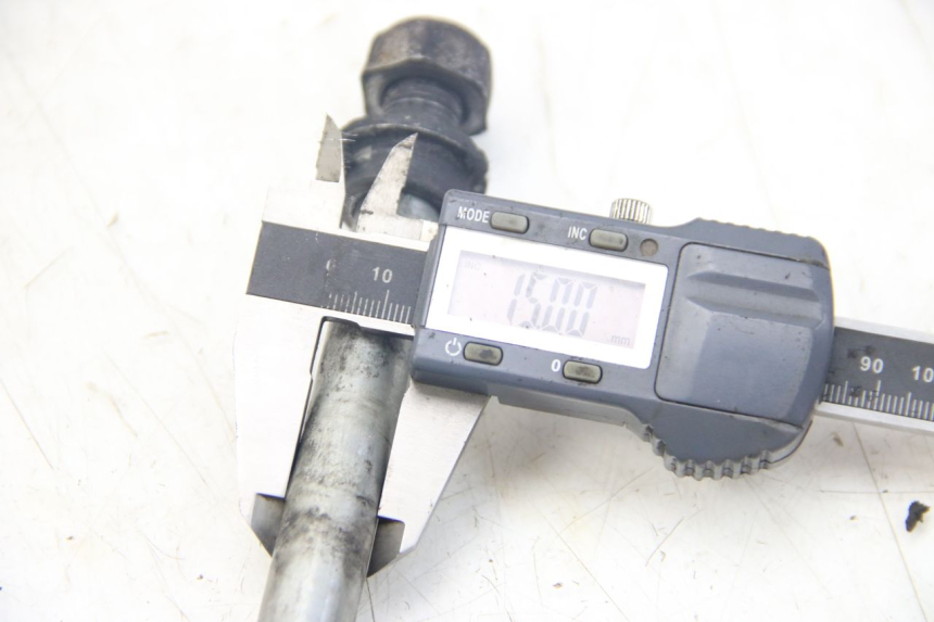 photo de EJE DE RUEDA TRASERA YAMAHA SR 125 (1982 - 2003)
