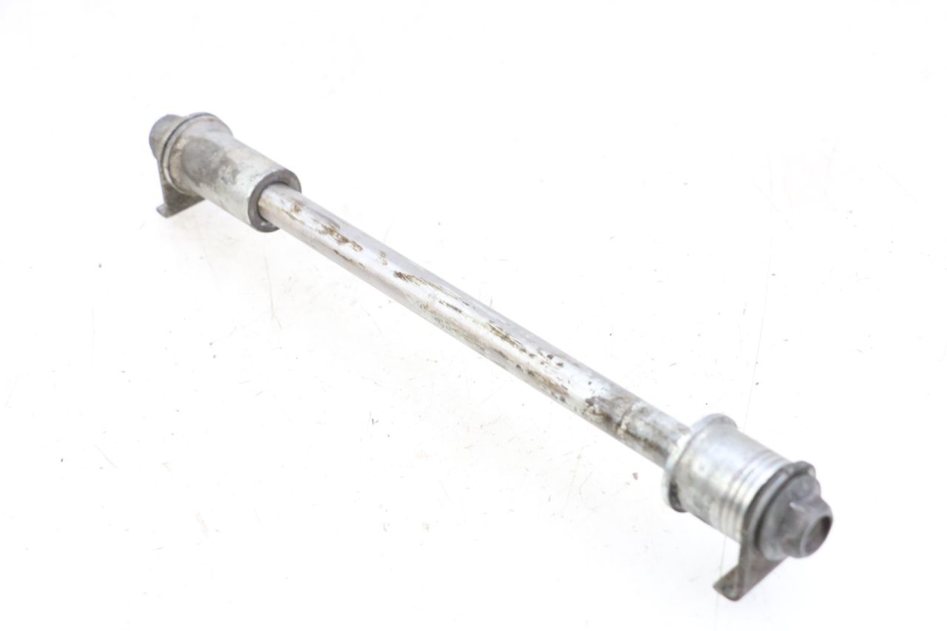 photo de EJE RUEDA TRASERO SUZUKI GZ MARAUDER 125 (1998 - 2004)