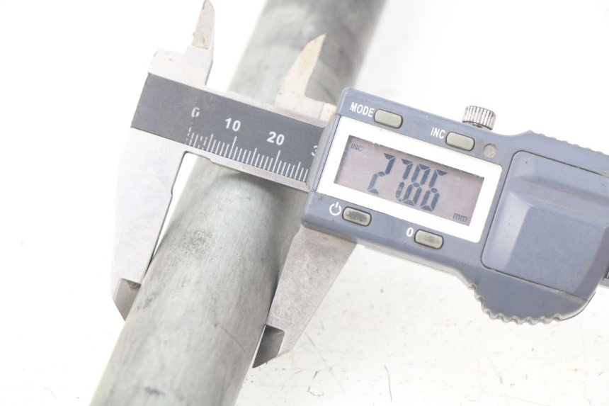 photo de EJE DE RUEDA TRASERA SUZUKI TLS TL S 1000 (1997 - 2001)