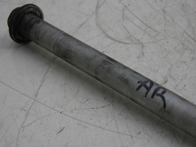 photo de EJE RUEDA TRASERO SUZUKI TU X TUX VOLTY 125 (1999 - 2001)