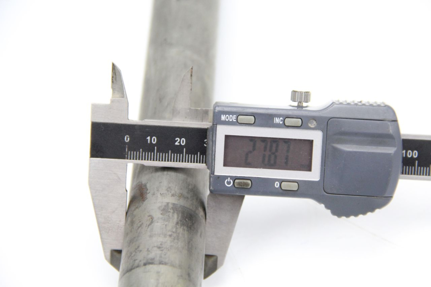 photo de EJE RUEDA TRASERO YAMAHA TDM ABS 900 (2002 - 2014)