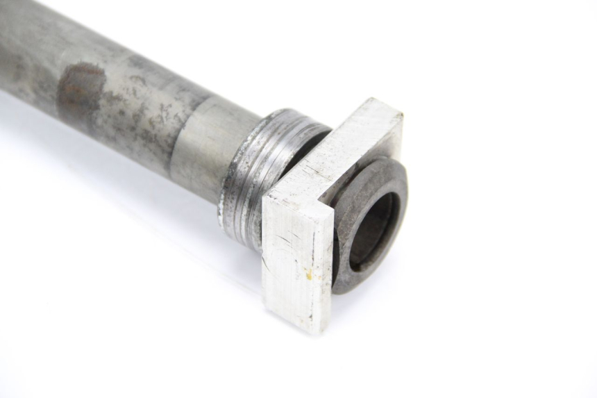 photo de EJE RUEDA TRASERO YAMAHA TDM ABS 900 (2002 - 2014)