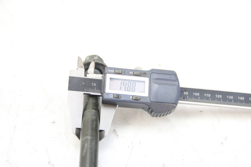 photo de EJE DE RUEDA TRASERA SYM WOLF SB 125 (2011 - 2018)