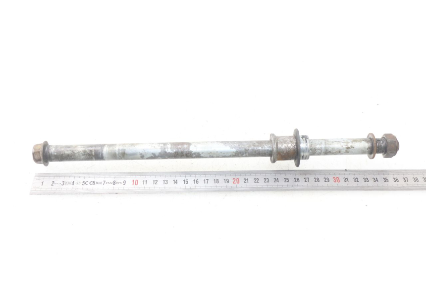 photo de EJE RUEDA TRASERO YAMAHA TW 125 (1998 - 2002)