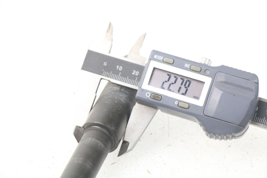 photo de EJE RUEDA TRASERO YAMAHA XP T-MAX TMAX ABS 500 (2004 - 2007)