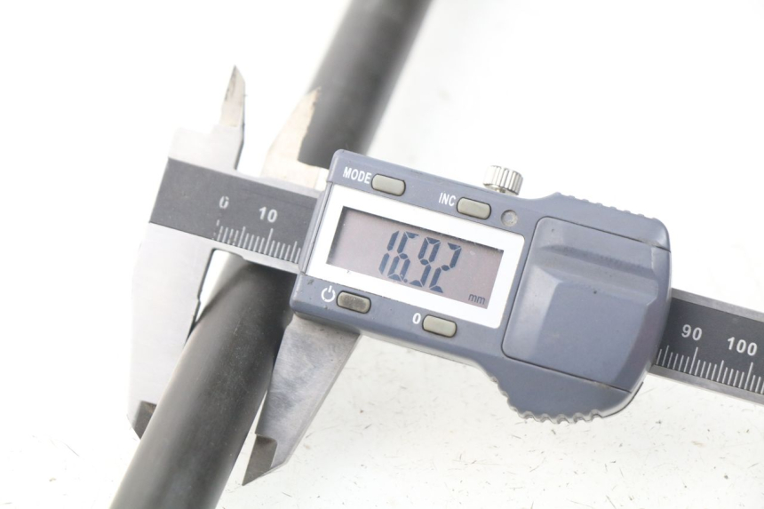 photo de EJE RUEDA TRASERO YAMAHA XP T-MAX TMAX ABS 500 (2004 - 2007)