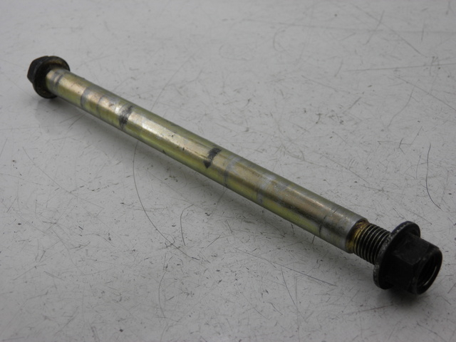 photo de EJE RUEDA TRASERO YAMAHA YBR 125 (2004 - 2006)