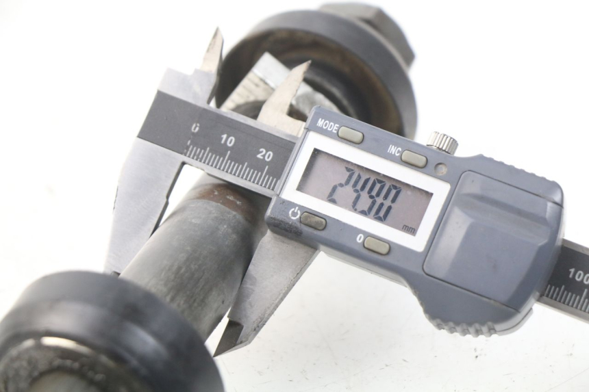 photo de EJE RUEDA TRASERO YAMAHA YZ-F YZF 250 (2014 - 2018)