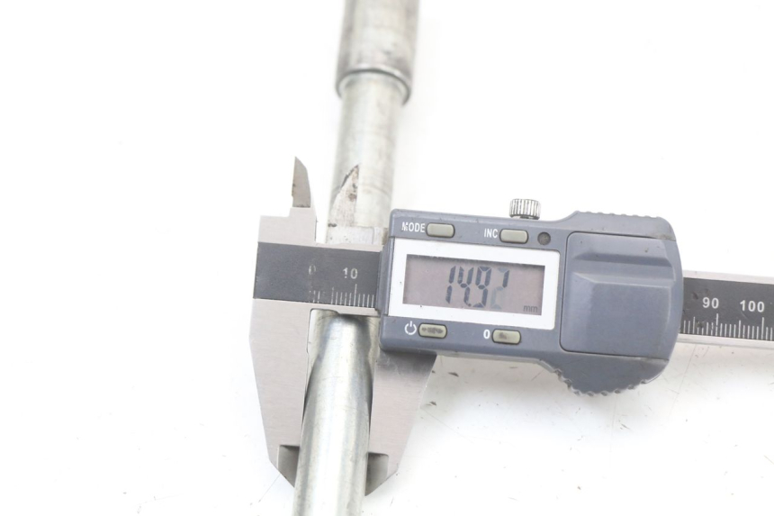 photo de EJE RUEDA DELANTERO APRILIA SCARABEO GT 125 (1999 - 2007)