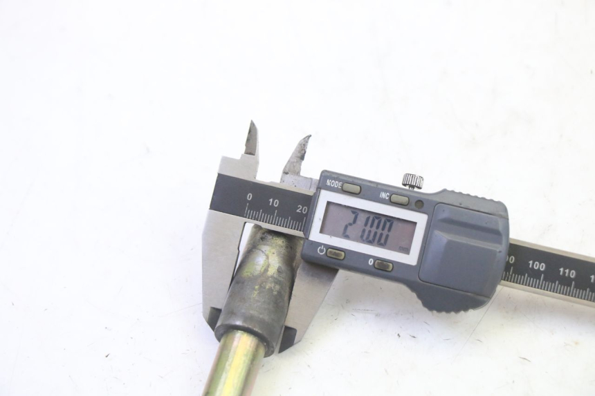 photo de EJE RUEDA DELANTERO HYOSUNG GV AQUILA 125 (2000 - 2004)