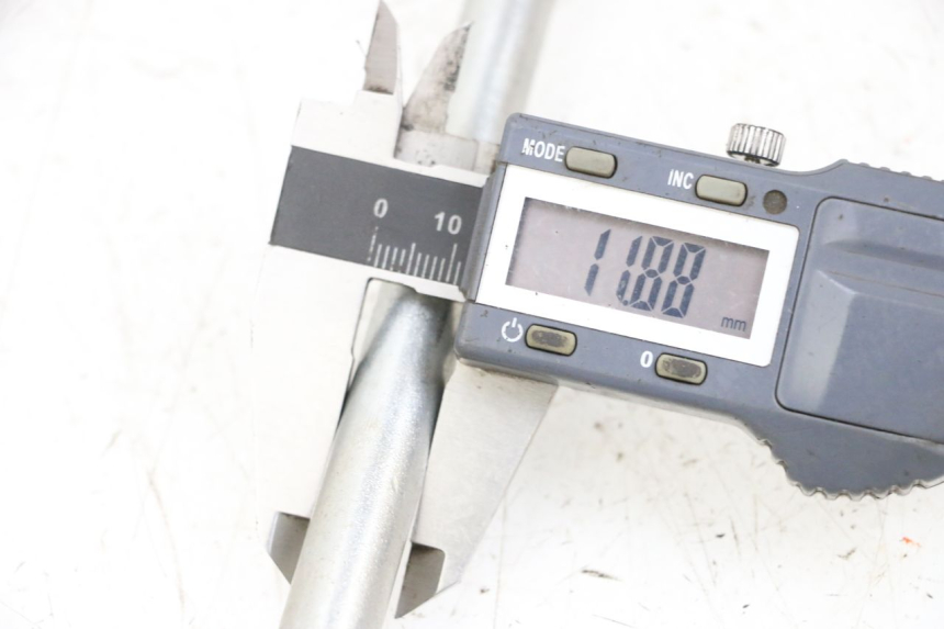 photo de EJE RUEDA DELANTERO MAG POWER BOMBERS 4T 50 (2016 - 2026) - Detalle de la pieza