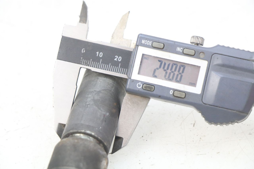 photo de EJE RUEDA DELANTERO HONDA CBR RR FIREBLADE 900 (1992 - 1994)