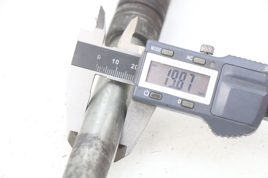 photo de EJE RUEDA DELANTERO HONDA CBR RR FIREBLADE 900 (1992 - 1994)