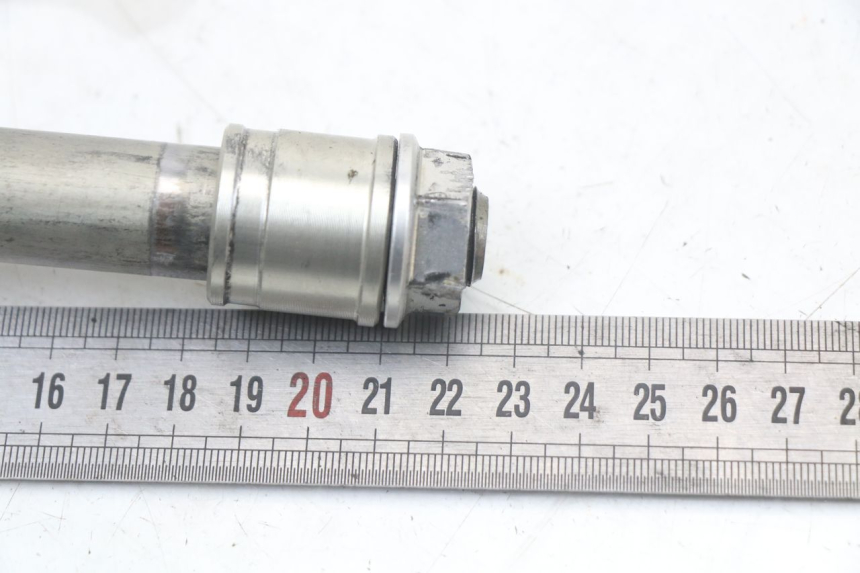 photo de EJE RUEDA DELANTERO HONDA CRF R 250 (2020 - 2021) - Zoom estado de uso