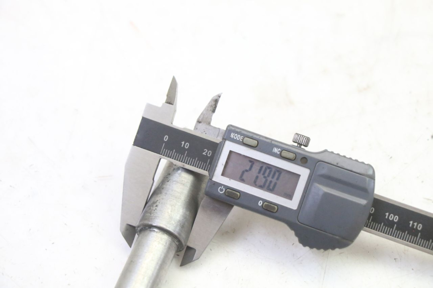 photo de EJE RUEDA DELANTERO APRILIA ETX 125 (1998 - 2002)