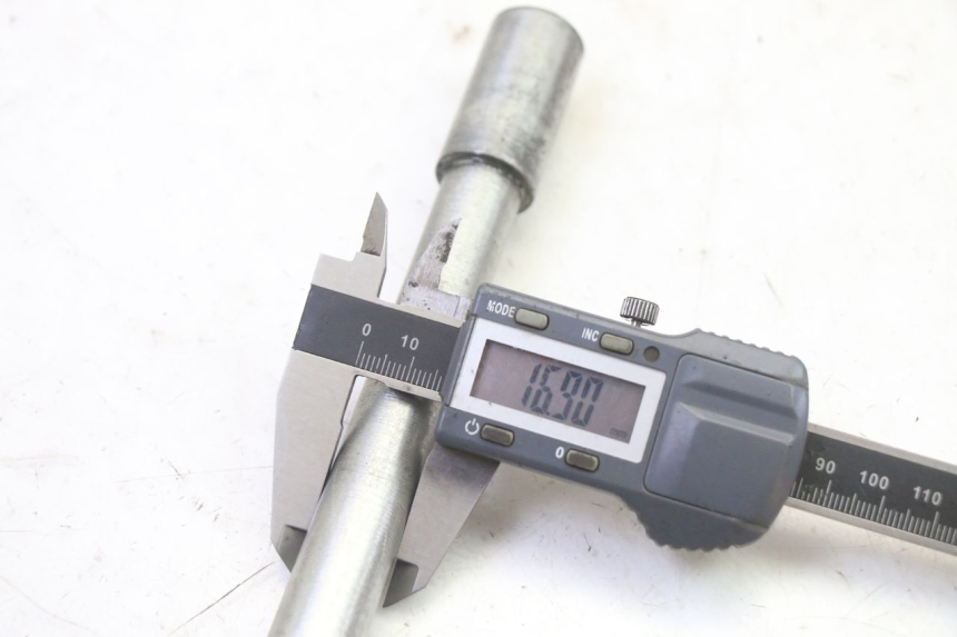photo de EJE RUEDA DELANTERO APRILIA ETX 125 (1998 - 2002)