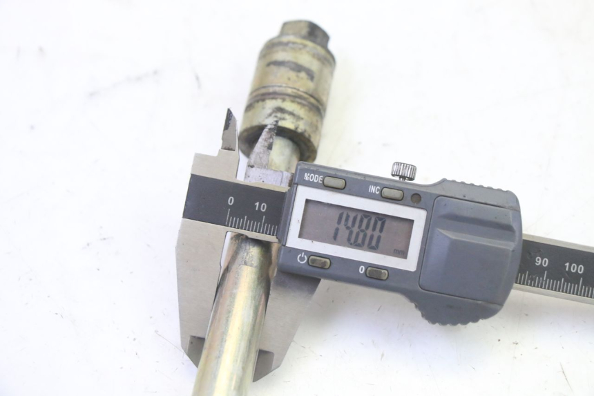 photo de EJE RUEDA DELANTERO STAHO FH 50 (2018 - 2019)