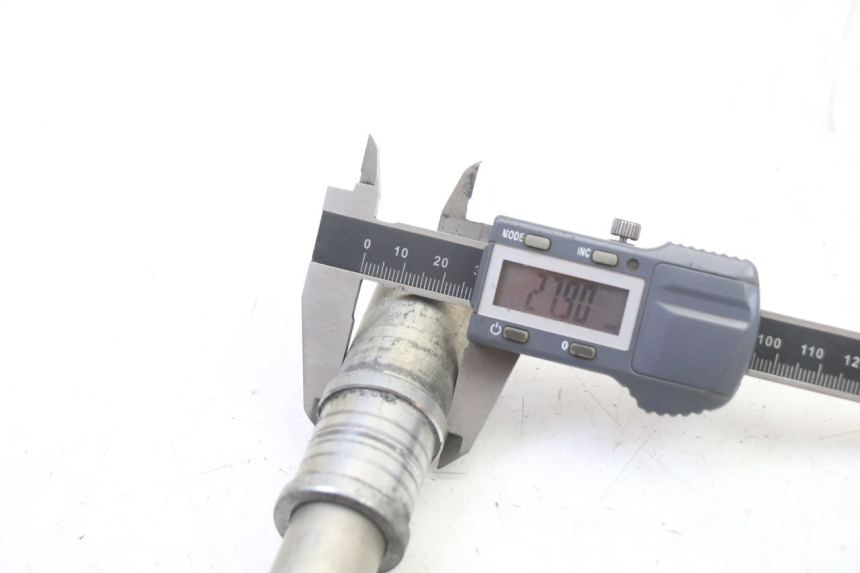 photo de EJE RUEDA DELANTERO YAMAHA FZ6 FAZER S2 600 (2007 - 2011)
