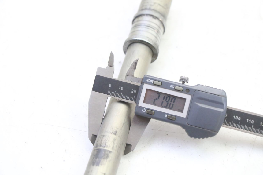 photo de EJE RUEDA DELANTERO YAMAHA FZ6 FAZER S2 600 (2007 - 2011)