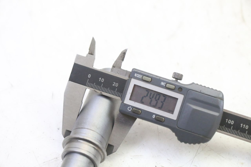 photo de EJE RUEDA DELANTERO BMW G310 R 310 (2016 - 2020)