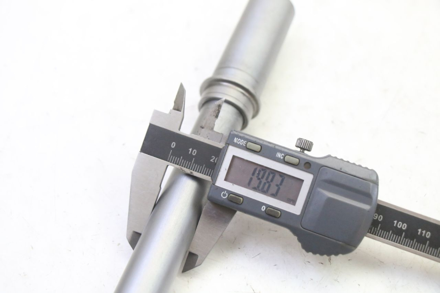photo de EJE RUEDA DELANTERO BMW G310 R 310 (2016 - 2020)