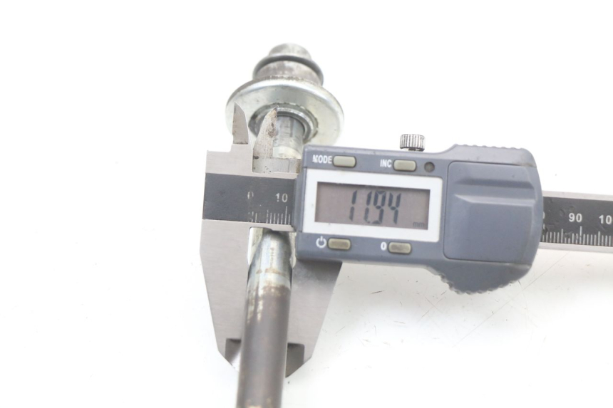 photo de EJE DE RUEDA DELANTERA HYOSUNG GF 125 (2001 - 2005)